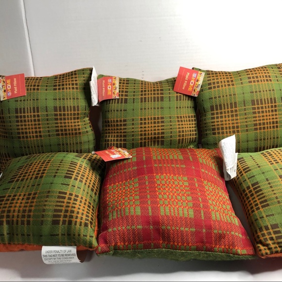 6x plaid pillows 10”x10”, value $48 - Picture 7 of 12